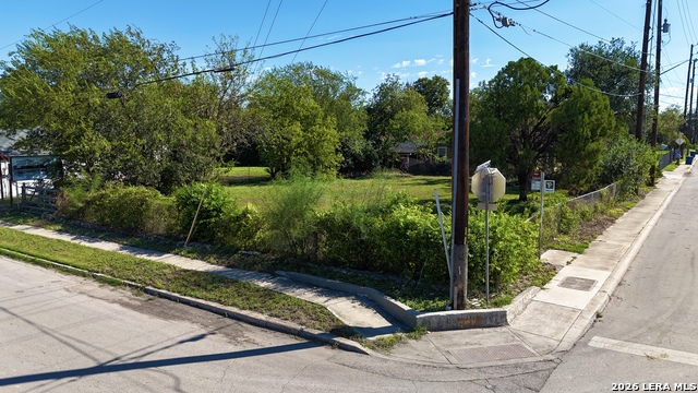 1753 W Poplar Property Photo 4