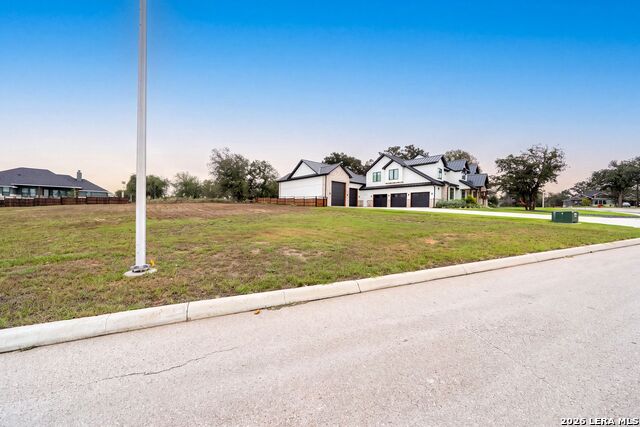117 Chinaberry Hill Property Photo 9