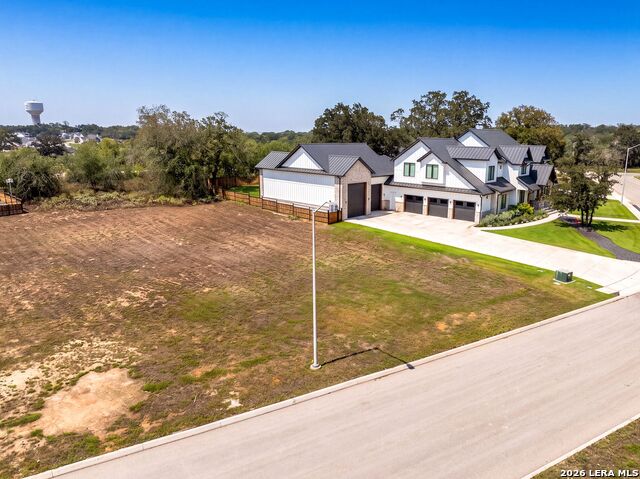 117 Chinaberry Hill Property Photo 14