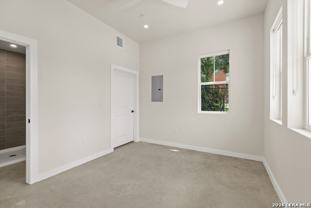 725 W Ashby Pl Property Photo 12