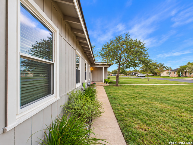 112 Live Oak Property Photo 4