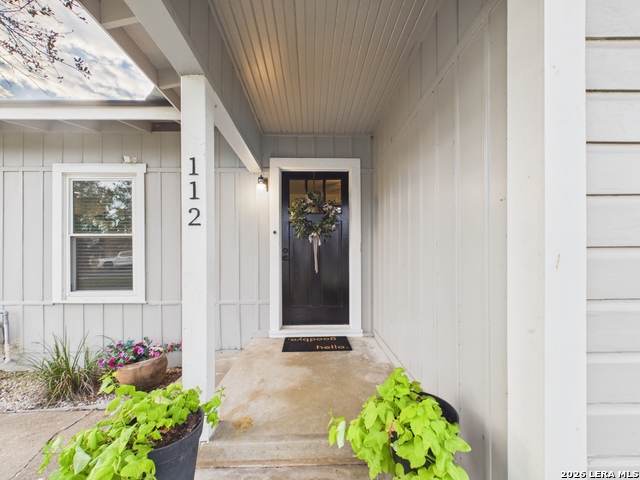 112 Live Oak Property Photo 5
