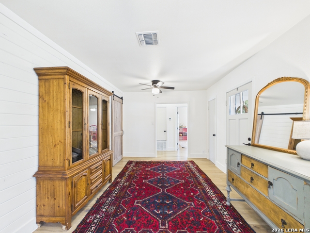112 Live Oak Property Photo 6