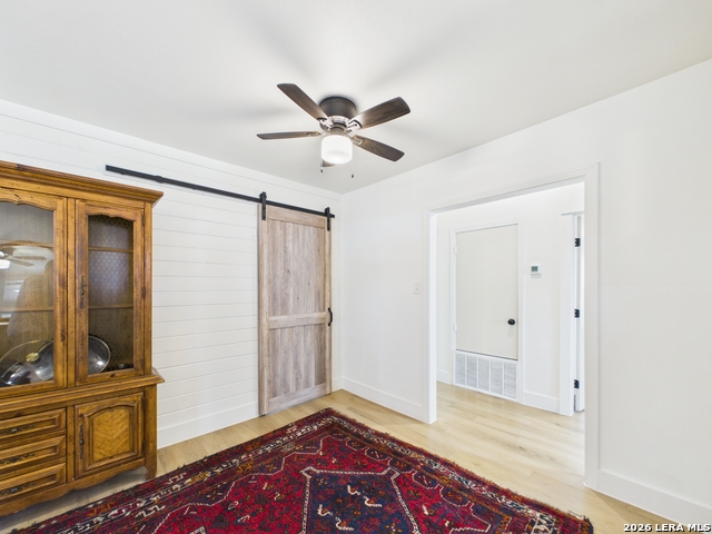 112 Live Oak Property Photo 7