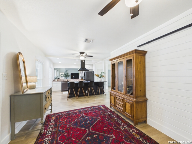112 Live Oak Property Photo 8