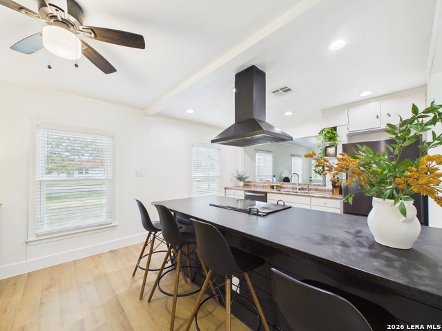 112 Live Oak Property Photo 11