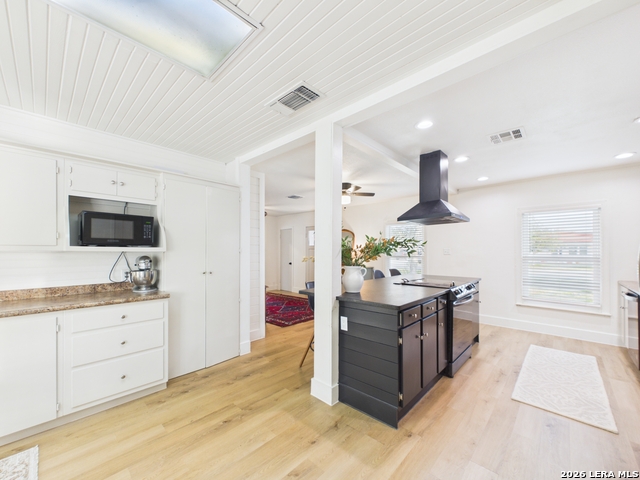 112 Live Oak Property Photo 13