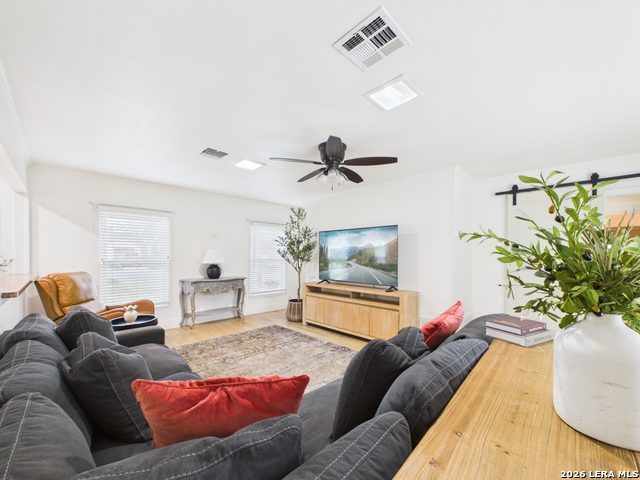112 Live Oak Property Photo 17