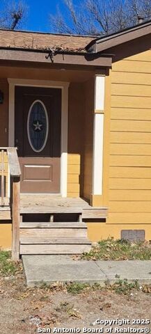 143 Grapeland Property Photo 1