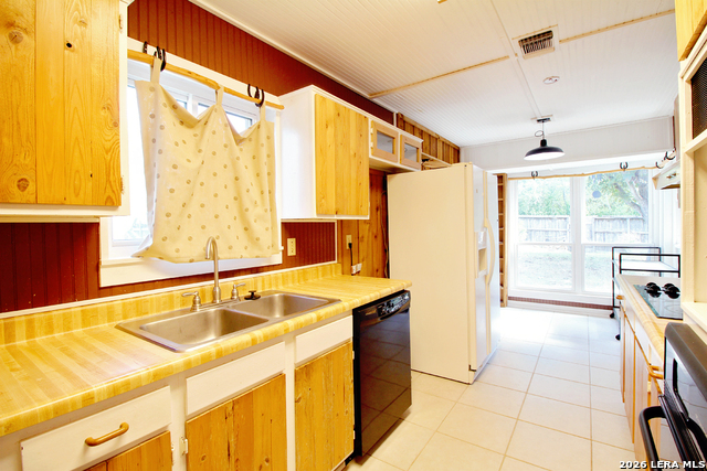 15814 Timberway St Property Photo 17
