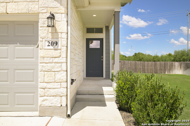 209 Joseph Cir Property Photo 3