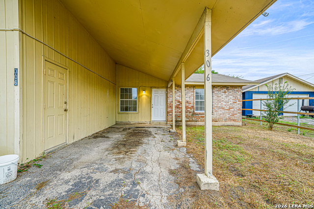 306 N Seguin Rd Property Photo 1