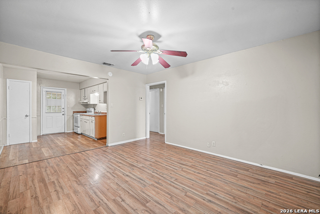 306 N Seguin Rd Property Photo 4