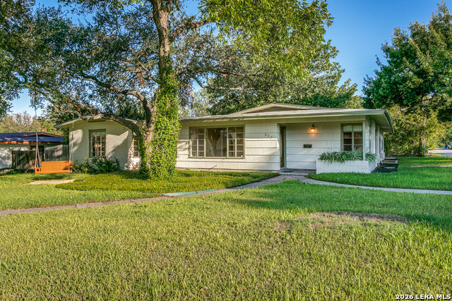 327 Calumet Pl Property Photo 1