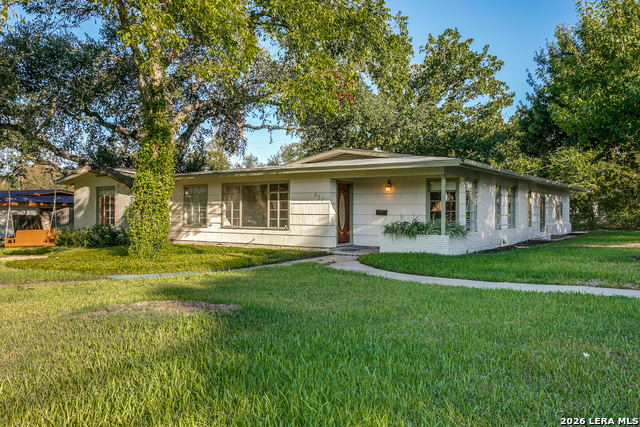 327 Calumet Pl Property Photo 3