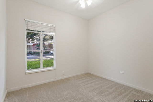 327 Calumet Pl Property Photo 15