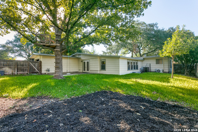 327 Calumet Pl Property Photo 25