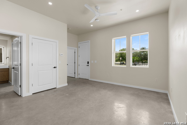725 W Ashby Pl Property Photo 8