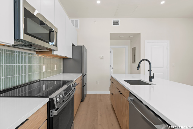 725 W Ashby Pl Property Photo 6