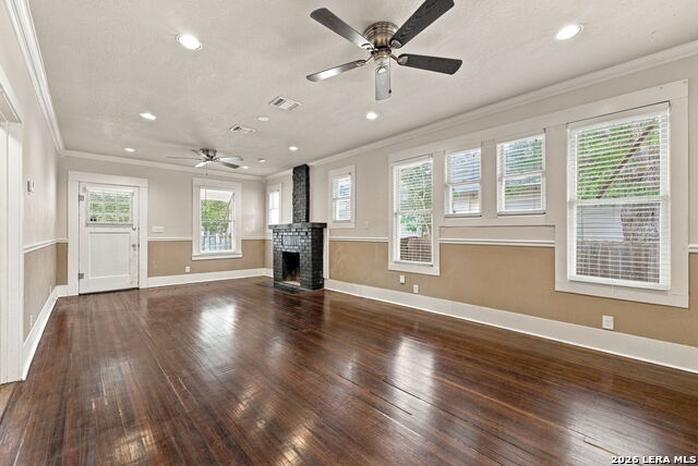 211 Eleanor Property Photo 6