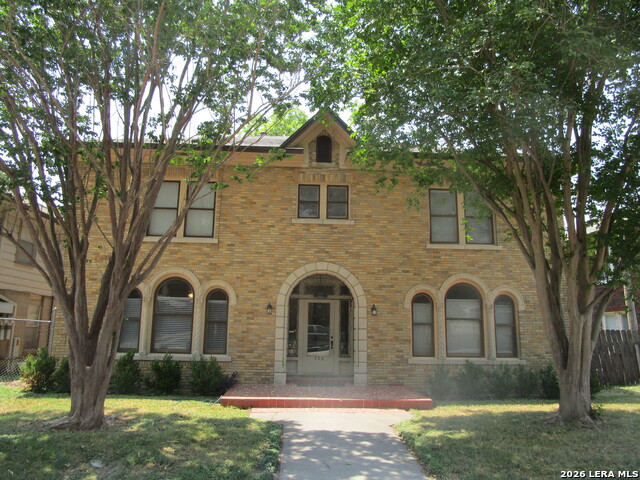 726 W Russell Pl Property Photo 1