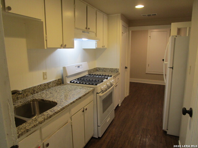 726 W Russell Pl Property Photo 7