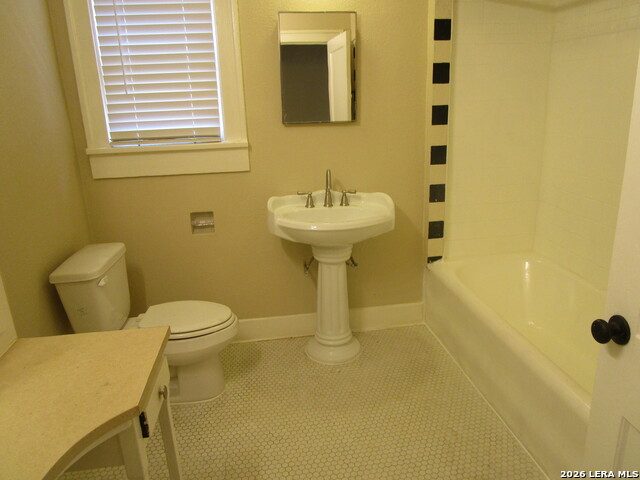 726 W Russell Pl Property Photo 9