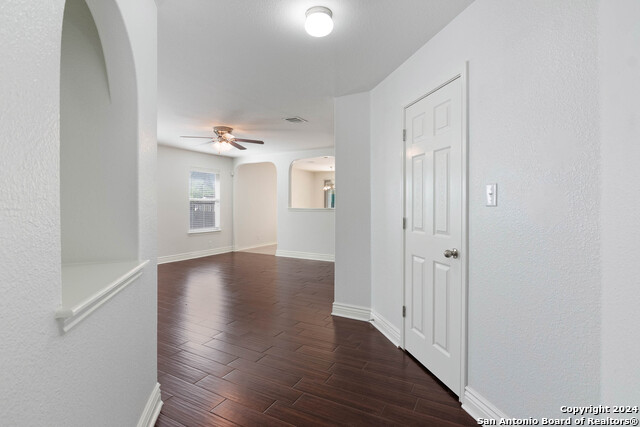 1047 Daffodil Way Property Photo 4