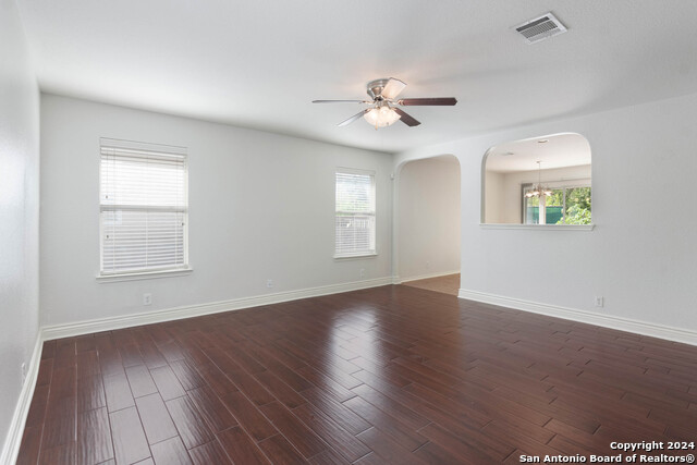 1047 Daffodil Way Property Photo 5