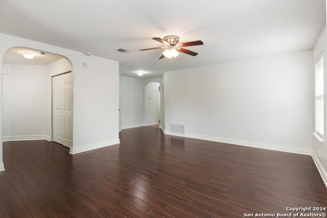 1047 Daffodil Way Property Photo 6