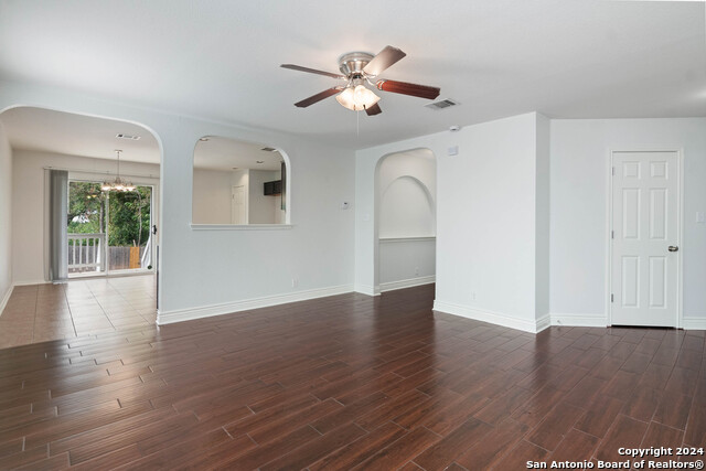 1047 Daffodil Way Property Photo 7