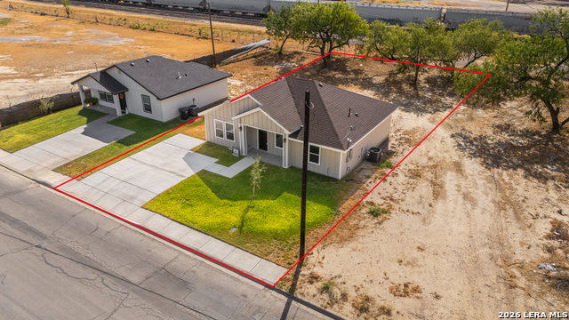 1090 Kifuri St Property Photo 1