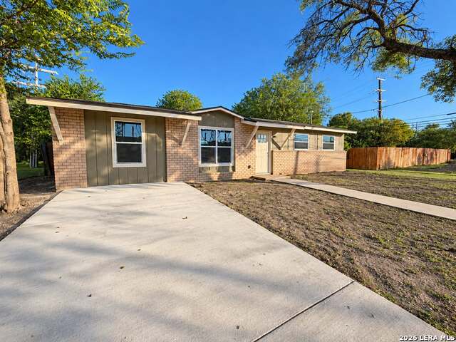 305 W Aviation Blvd Property Photo 1