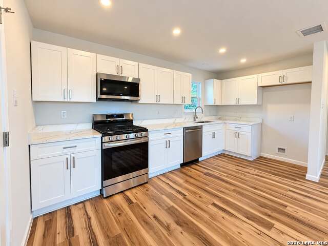 305 W Aviation Blvd Property Photo 3