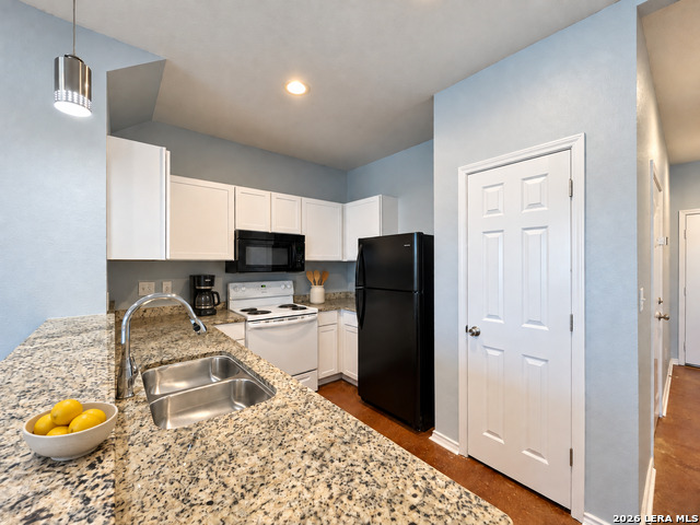 6918 Crestway Rd Property Photo 3