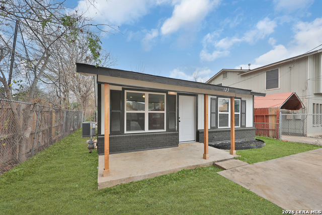 123 Calles St Property Photo 2