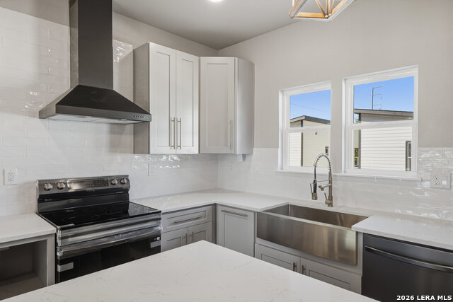 1823 Burnet St Property Photo 5