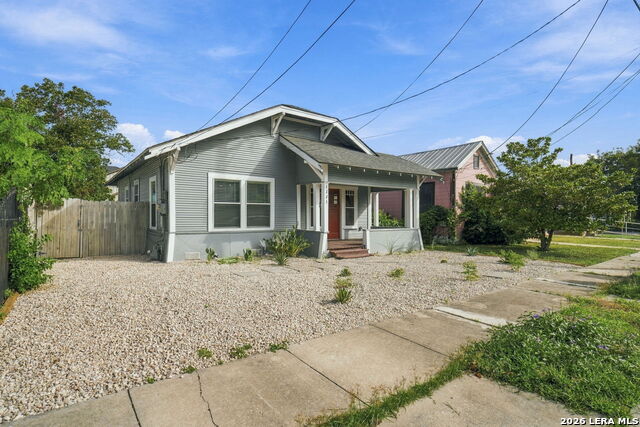 1323 Burnet St Property Photo 2