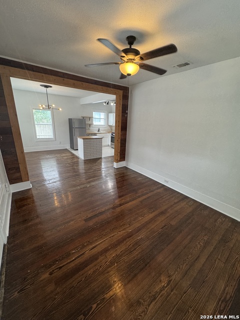 1323 Burnet St Property Photo 4