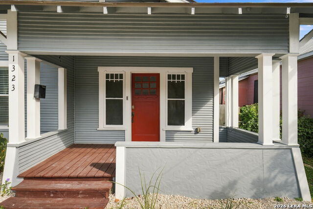1323 Burnet St Property Photo 4
