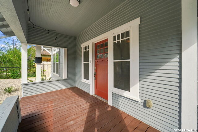 1323 Burnet St Property Photo 5