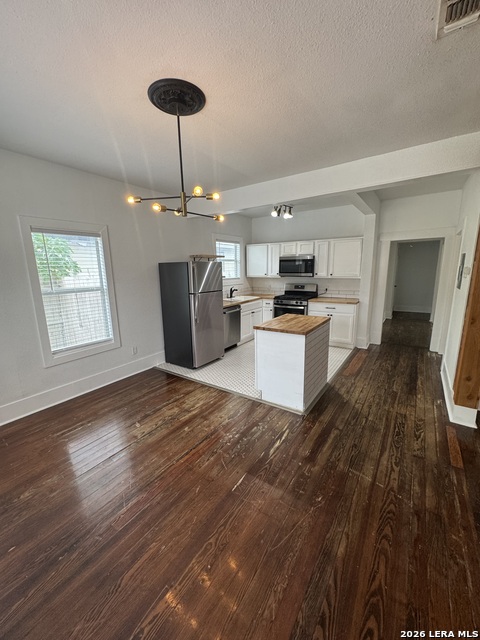 1323 Burnet St Property Photo 6