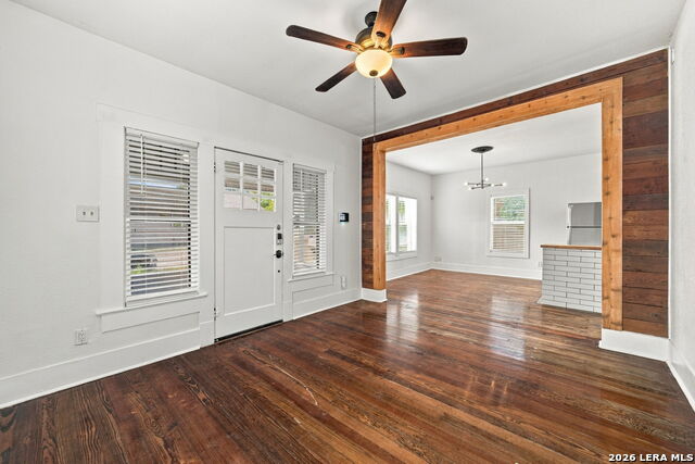 1323 Burnet St Property Photo 8
