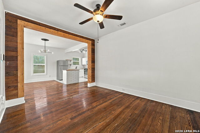 1323 Burnet St Property Photo 9