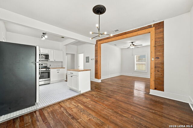 1323 Burnet St Property Photo 11