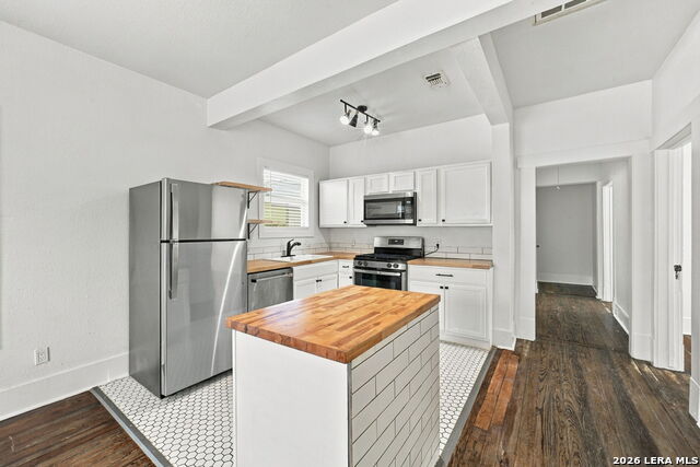 1323 Burnet St Property Photo 13