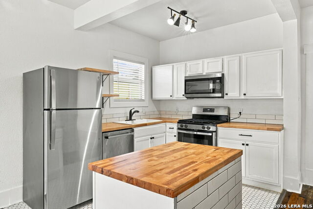 1323 Burnet St Property Photo 14