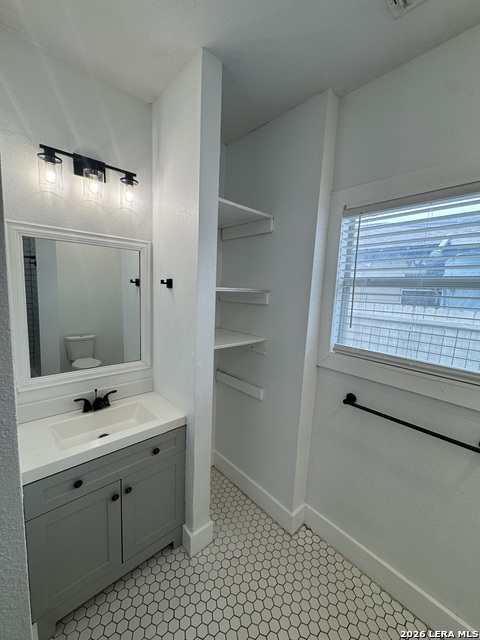 1323 Burnet St Property Photo 16