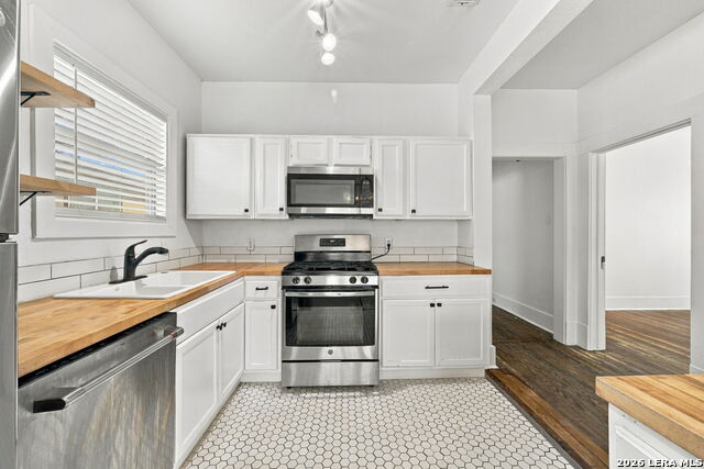 1323 Burnet St Property Photo 16