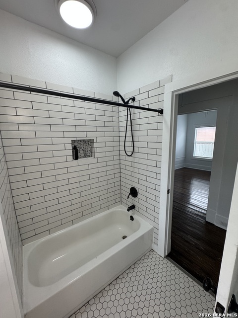 1323 Burnet St Property Photo 19